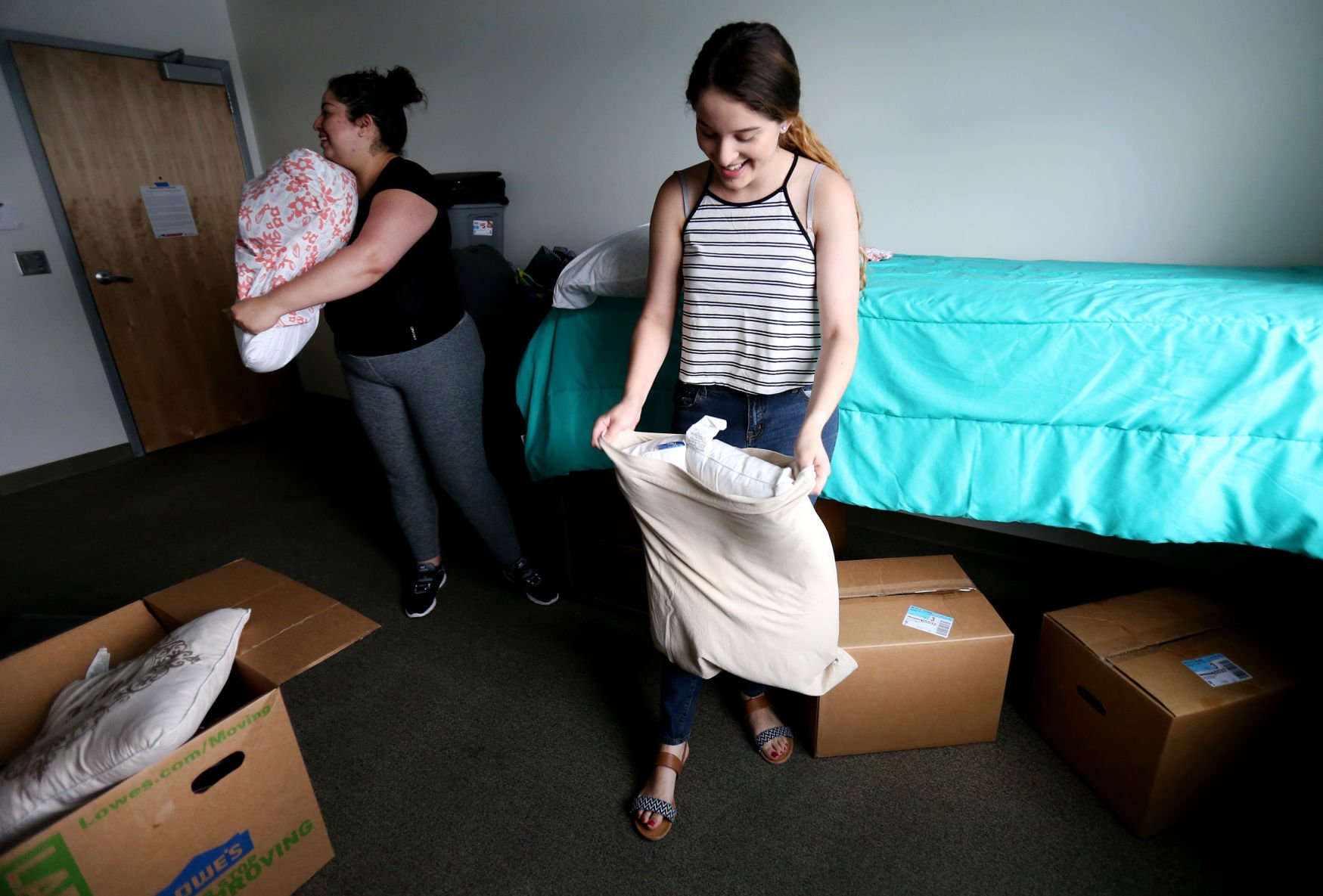 UA dorm move-in day
